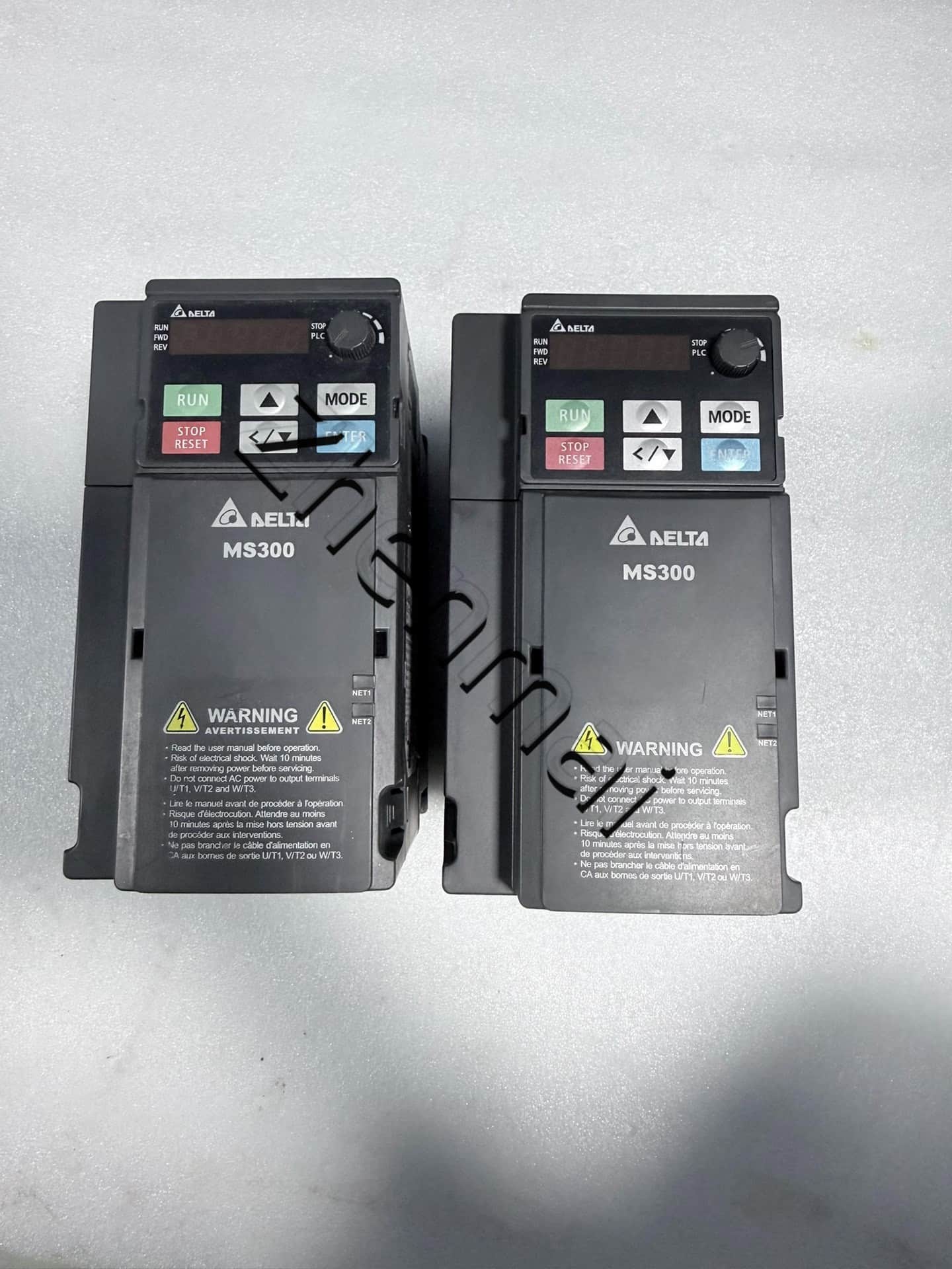 100%-ban vadonatúj eredeti és eredeti Delta 220V 2.2KW VFD11AMS21ANSAA Frekvenciaváltók Hajtás szervomotor