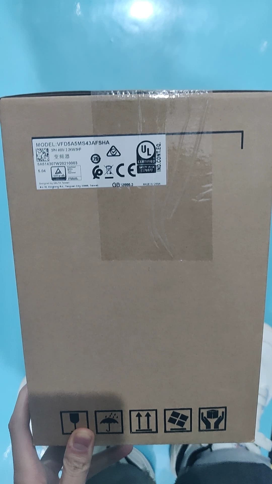 100%-ban vadonatúj eredeti és eredeti Delta 380V 2,2KW VFD5A5MS43ANSAA Frekvenciaváltók Hajtás szervomotor