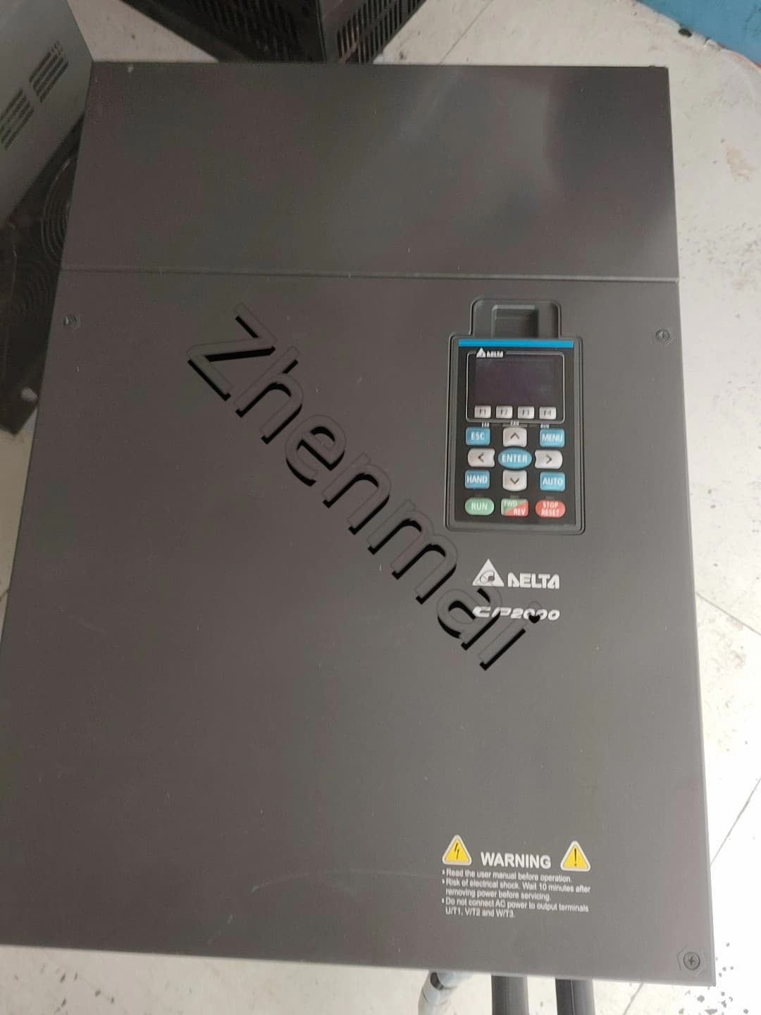 100%-ban vadonatúj eredeti és eredeti Delta VFD1100CP43A-00 380V110KW Frekvenciaváltók Hajtás szervomotor