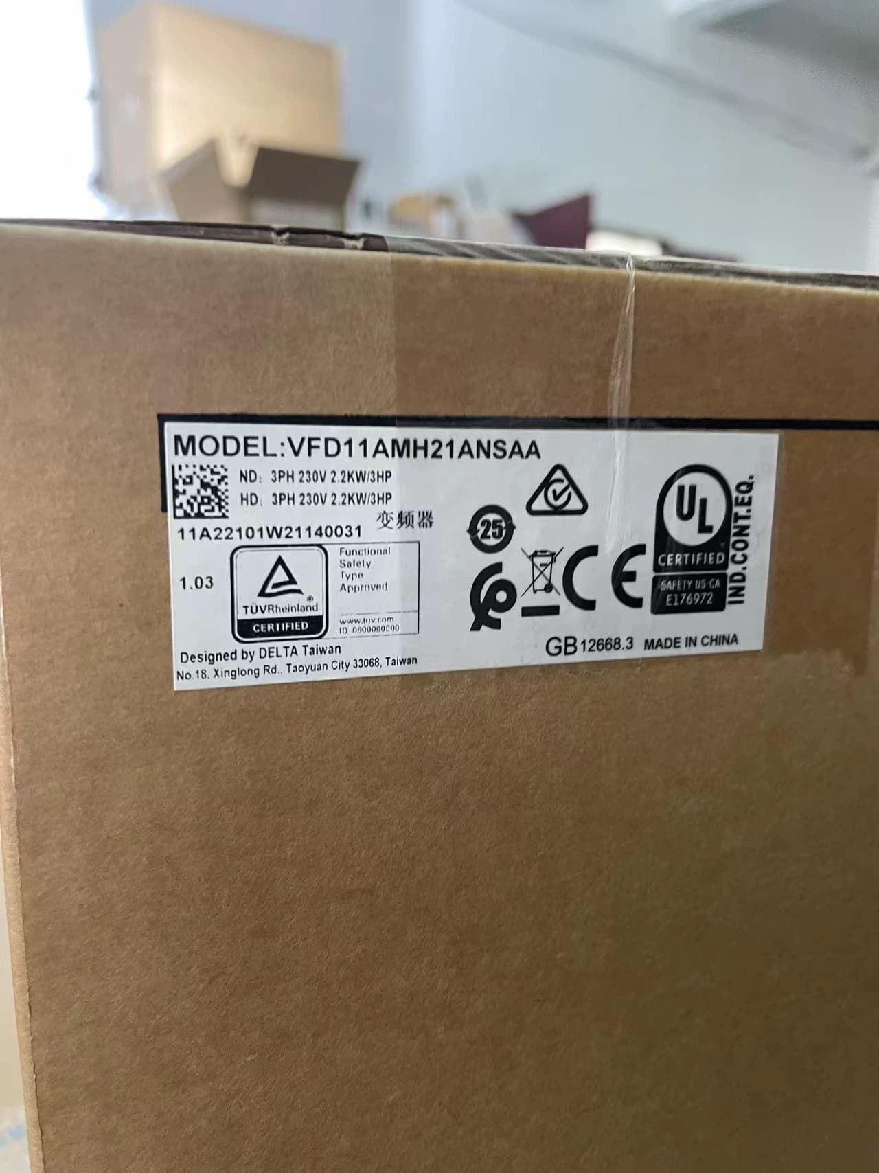 100%-ban vadonatúj eredeti és eredeti Delta VFD11AMH21ANSAA 2.2KW 220V Frekvenciaváltók Hajtás szervomotor