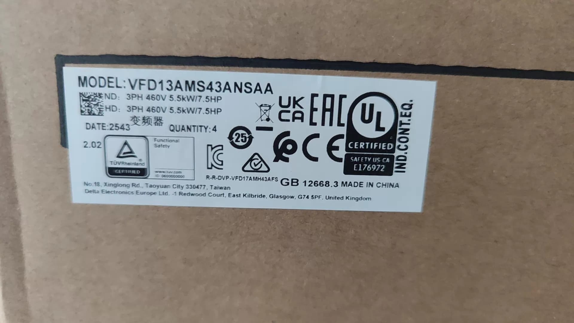 100%-ban vadonatúj eredeti és eredeti Delta VFD13AMH43ANSAA 5,5KW Frekvenciaváltók Hajtás szervo motor