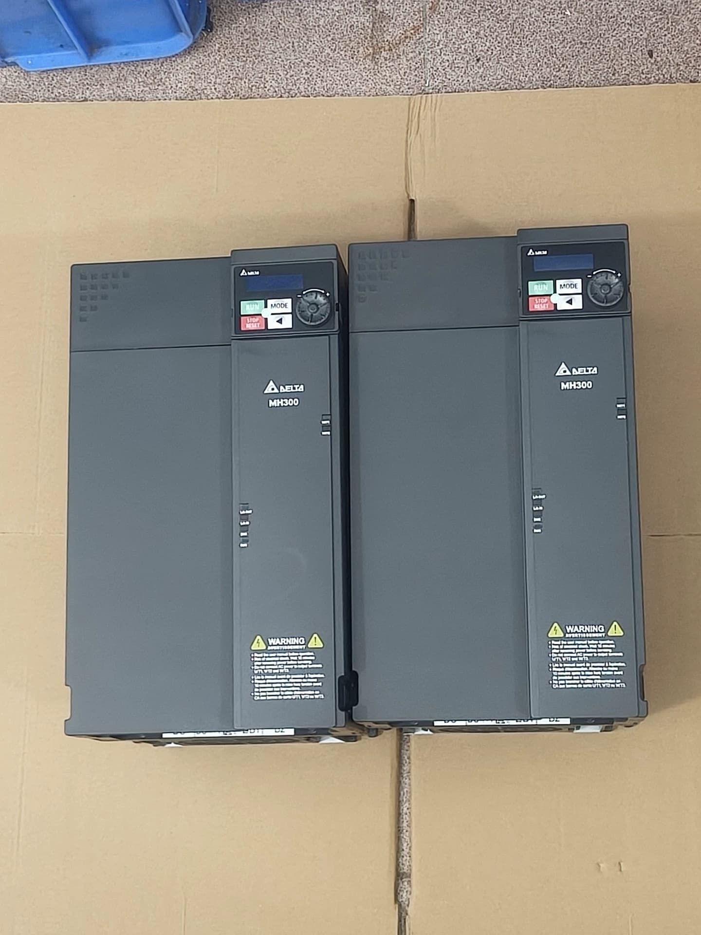 100%-ban vadonatúj eredeti és eredeti Delta VFD38AMH43ANSAA 18.5KW Frekvenciaváltók Hajtás szervomotor
