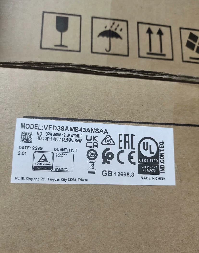 100%-ban vadonatúj eredeti és eredeti Delta VFD38AMS43ANSAA 380V/18.5KW Frekvenciaváltók Hajtás szervomotor