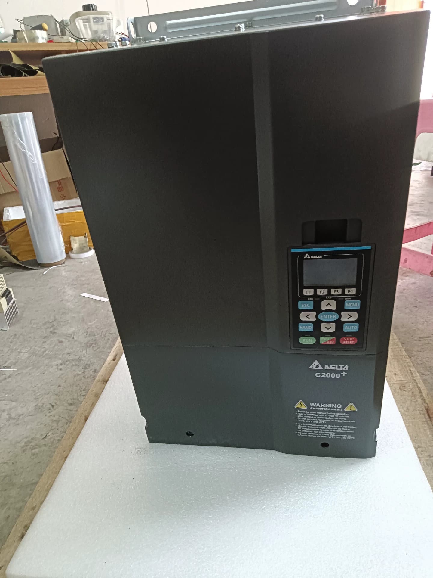 100%-ban vadonatúj eredeti és eredeti Delta VFD450C43S-00 Frekvenciaváltók Hajtás szervomotor