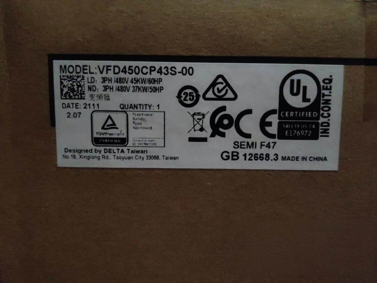 100%-ban vadonatúj eredeti és eredeti Delta VFD450CP43S-00 380V45KW Frekvenciaváltók Hajtás szervo motor