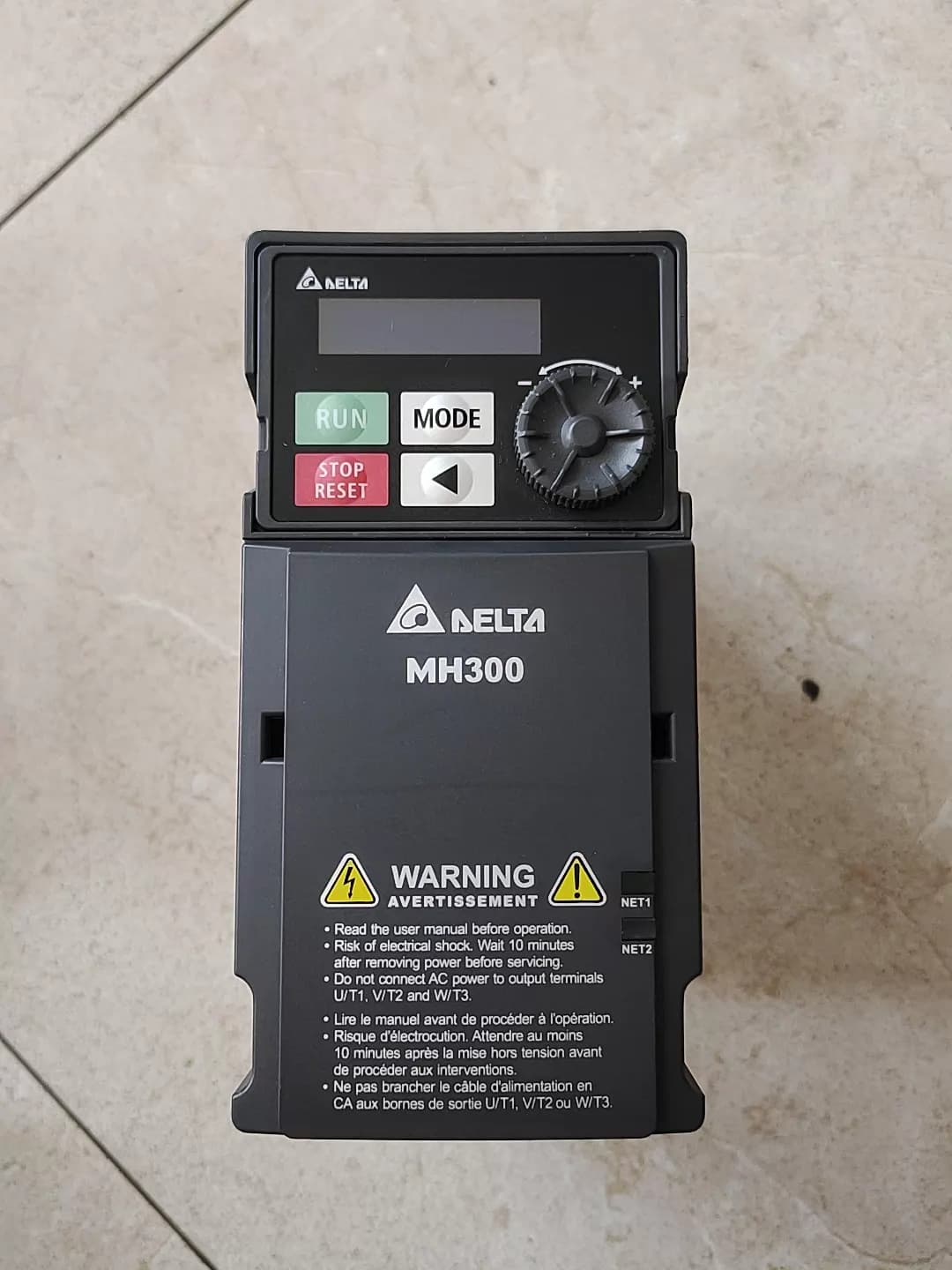 100%-ban vadonatúj eredeti és eredeti Delta VFD5A0MH21ANSAA 0,75KW 220V Frekvenciaváltók Hajtás szervo motor