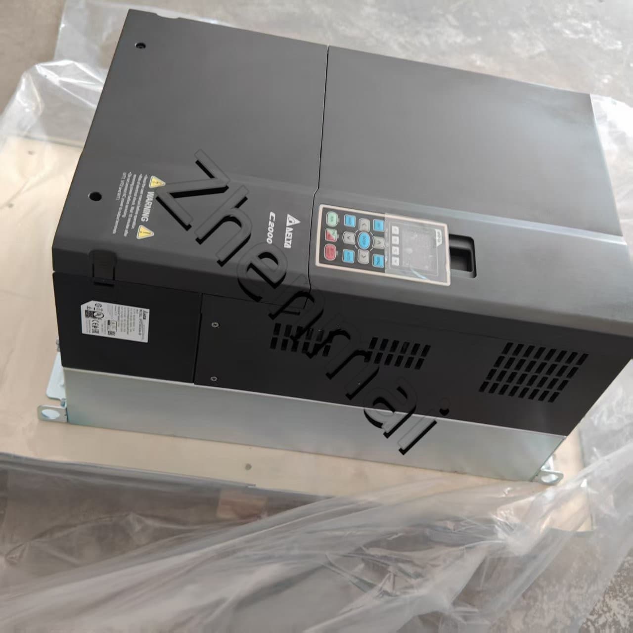 100%-ban vadonatúj eredeti és eredeti Delta VFD750C43A-00 Frekvenciaváltók Hajtás szervo motor