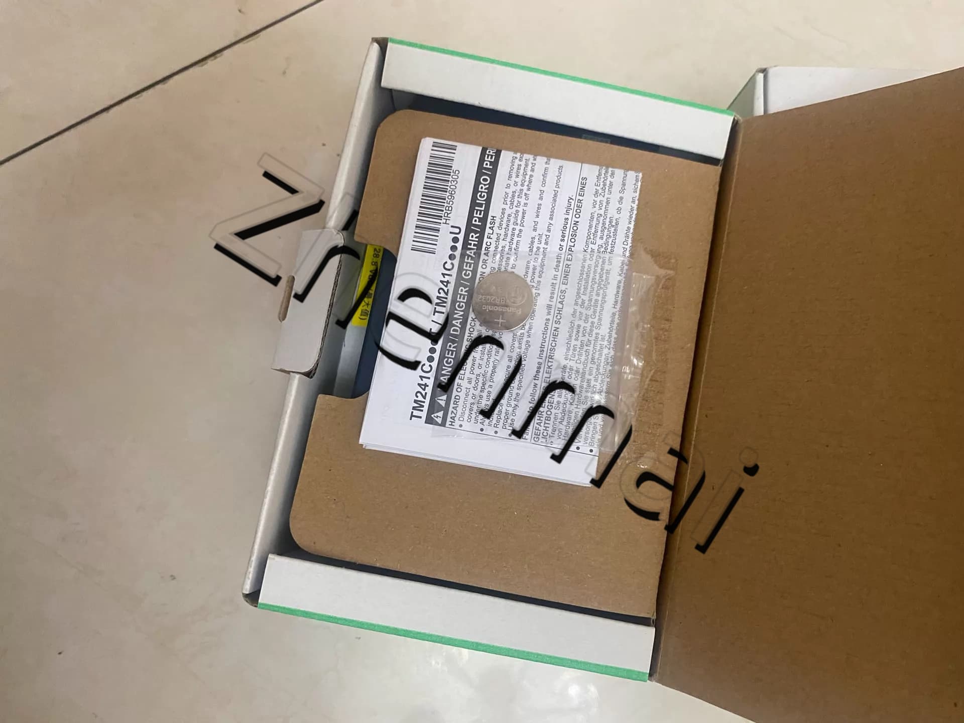 100%-ban vadonatúj, eredeti és eredeti Schneider TM241C24R Frekvenciaváltók, megszakítók, mágneskapcsolók, védőeszközök