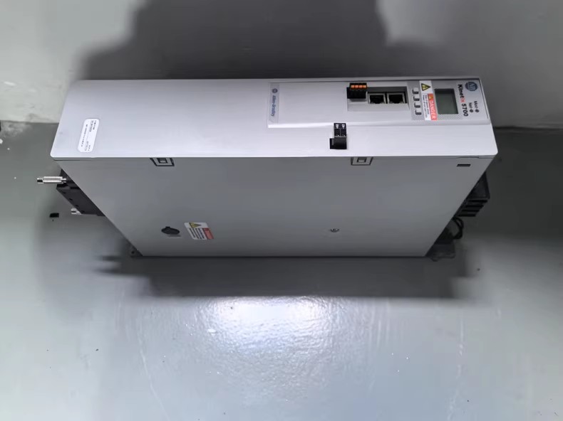 2198-P208 Kinetix 5700 szervo, vadonatúj és eredeti Gyors szállítás