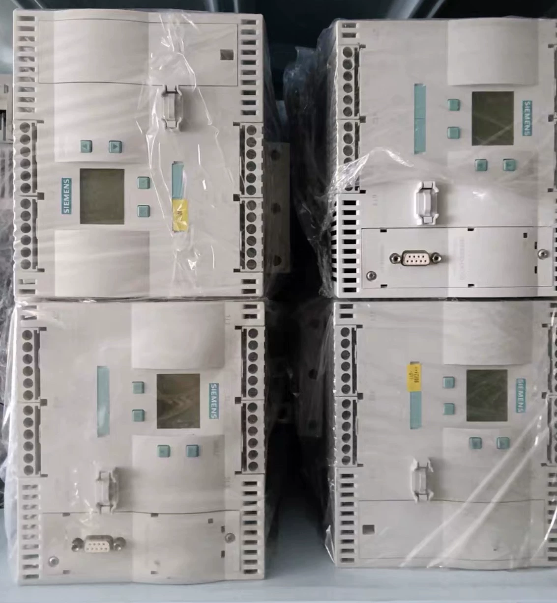 Vadonatúj, eredeti, gyárilag közvetlen Siemens 3RW4455-2BC44 lágyindító SIRIUS SOFT STARTER