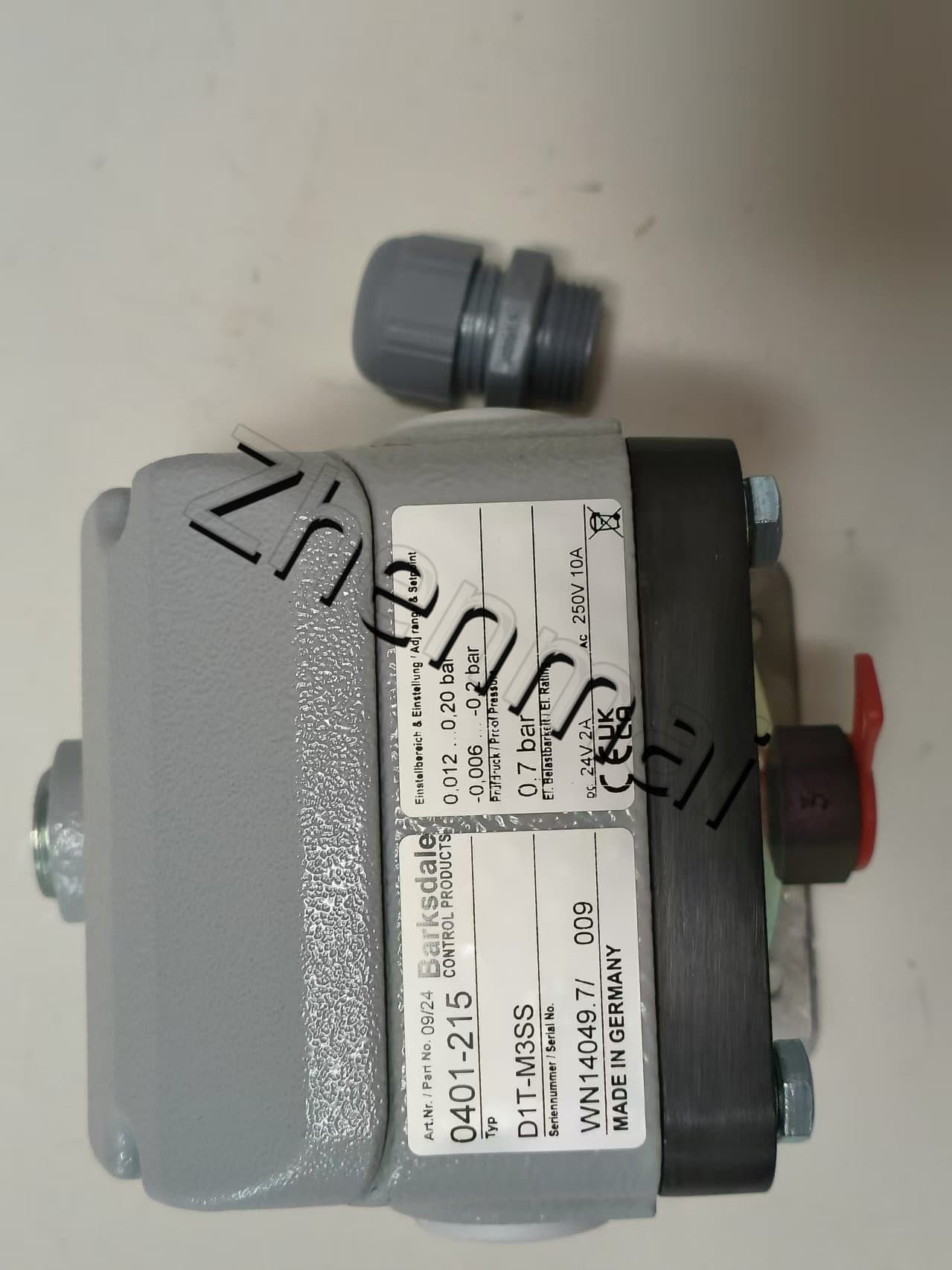 Vadonatúj eredeti Barksdale DD1T-M3SS 0401-215 Nyomásérzékelő Szintkapcsoló Áramláskapcsoló Nyomáskapcsoló Gyors szállítás