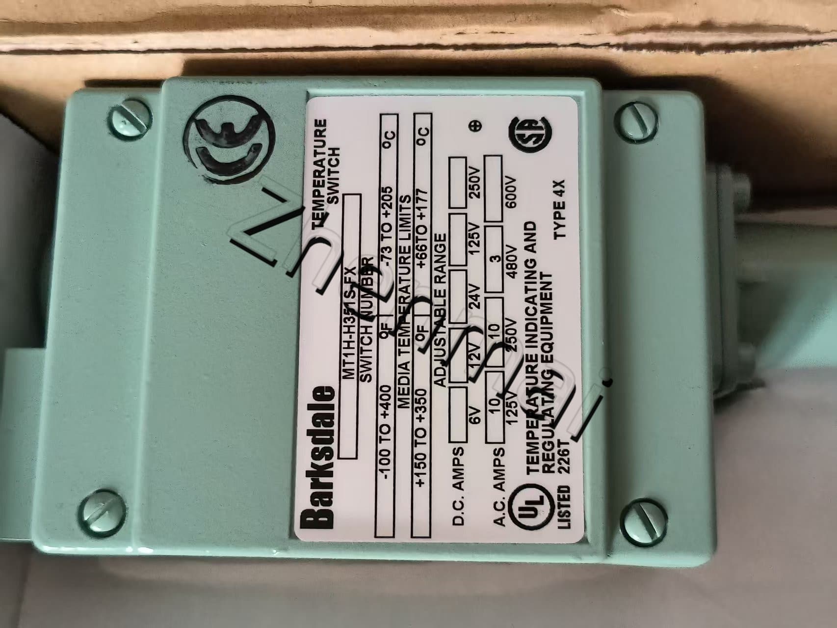 Vadonatúj eredeti Barksdale MT1H-H351S-FX Nyomásérzékelő Szintkapcsoló Áramláskapcsoló Nyomáskapcsoló Gyors szállítás