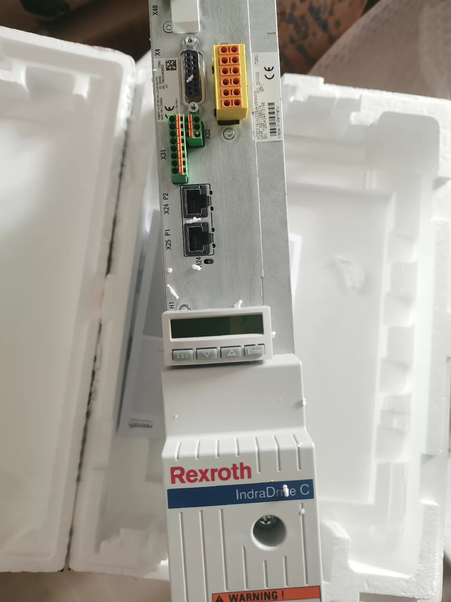 Vadonatúj eredeti Bosch Rexroth szervohajtás CSB02.1A-ET-EC-NN-L3-NN-NN-FW szervomotor gyors szállítás