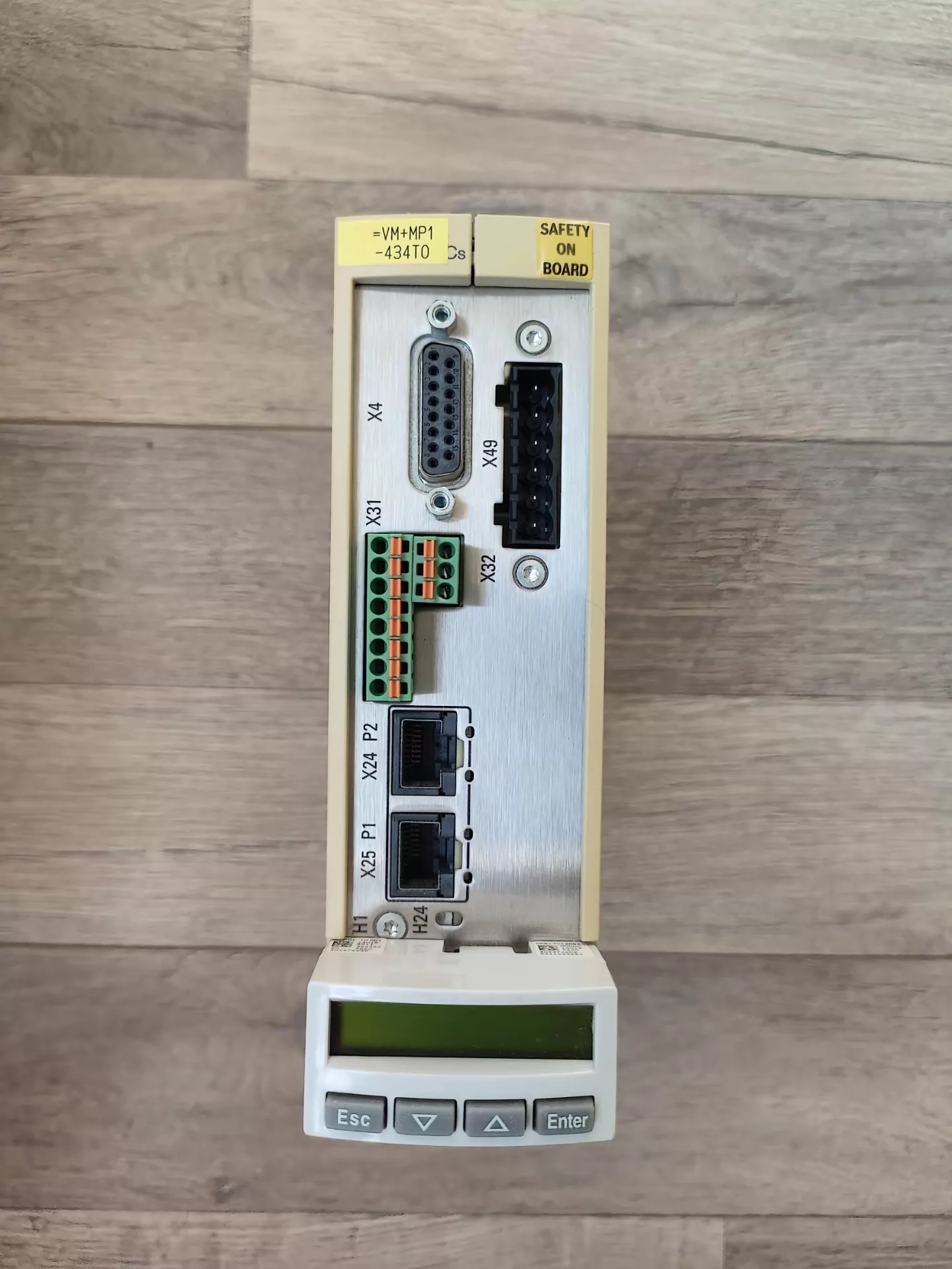 Vadonatúj eredeti Bosch Rexroth szervomotor HCS01.1E-W0009-A-02-B-ET-EC-NN-L4-NN-FW szervomotor gyors szállítás