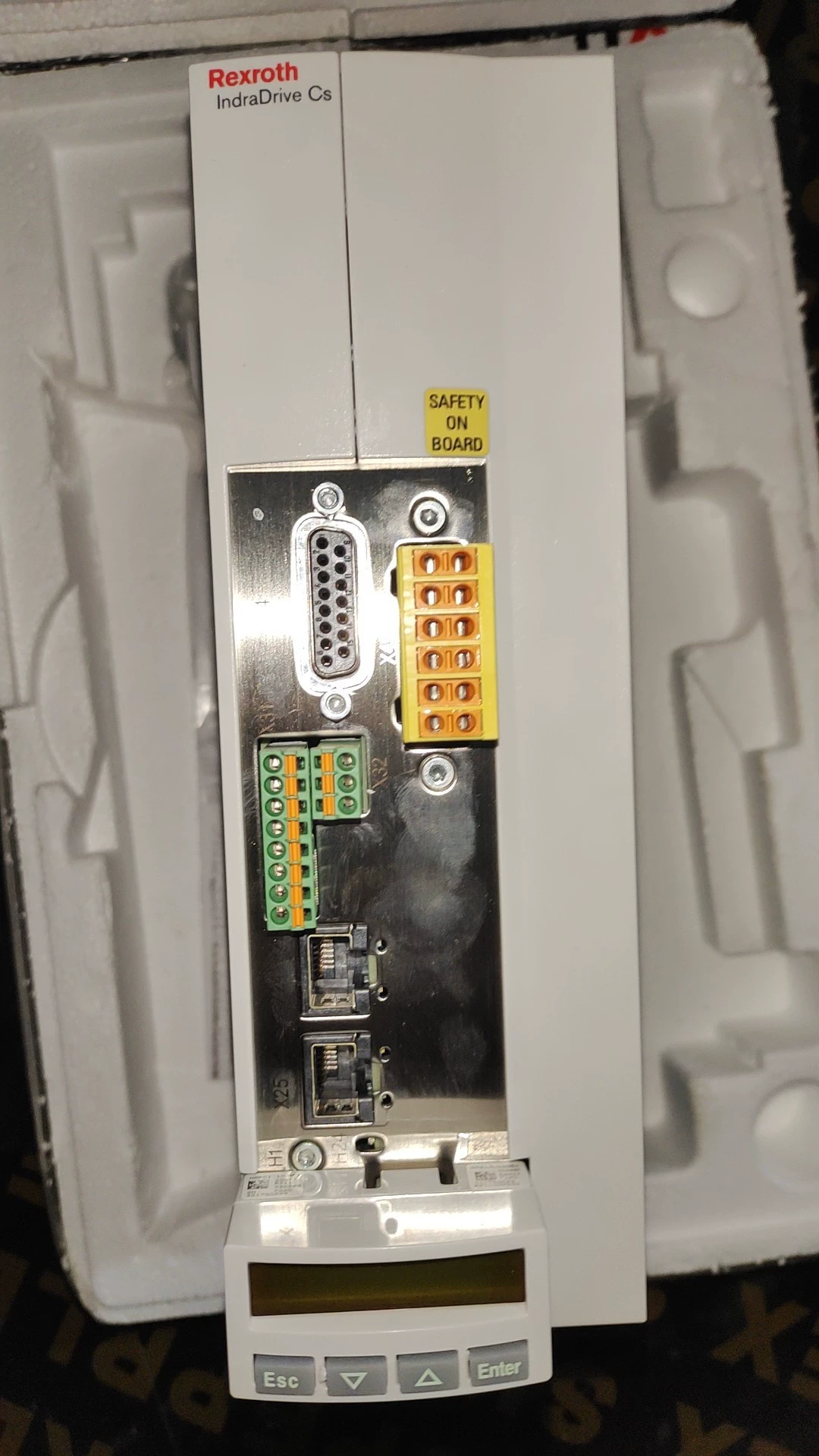 Vadonatúj eredeti Bosch Rexroth szervomotor HCS01.1E-W0018-A-03-B-ET-EC-NN-FU szervomotor gyors szállítás