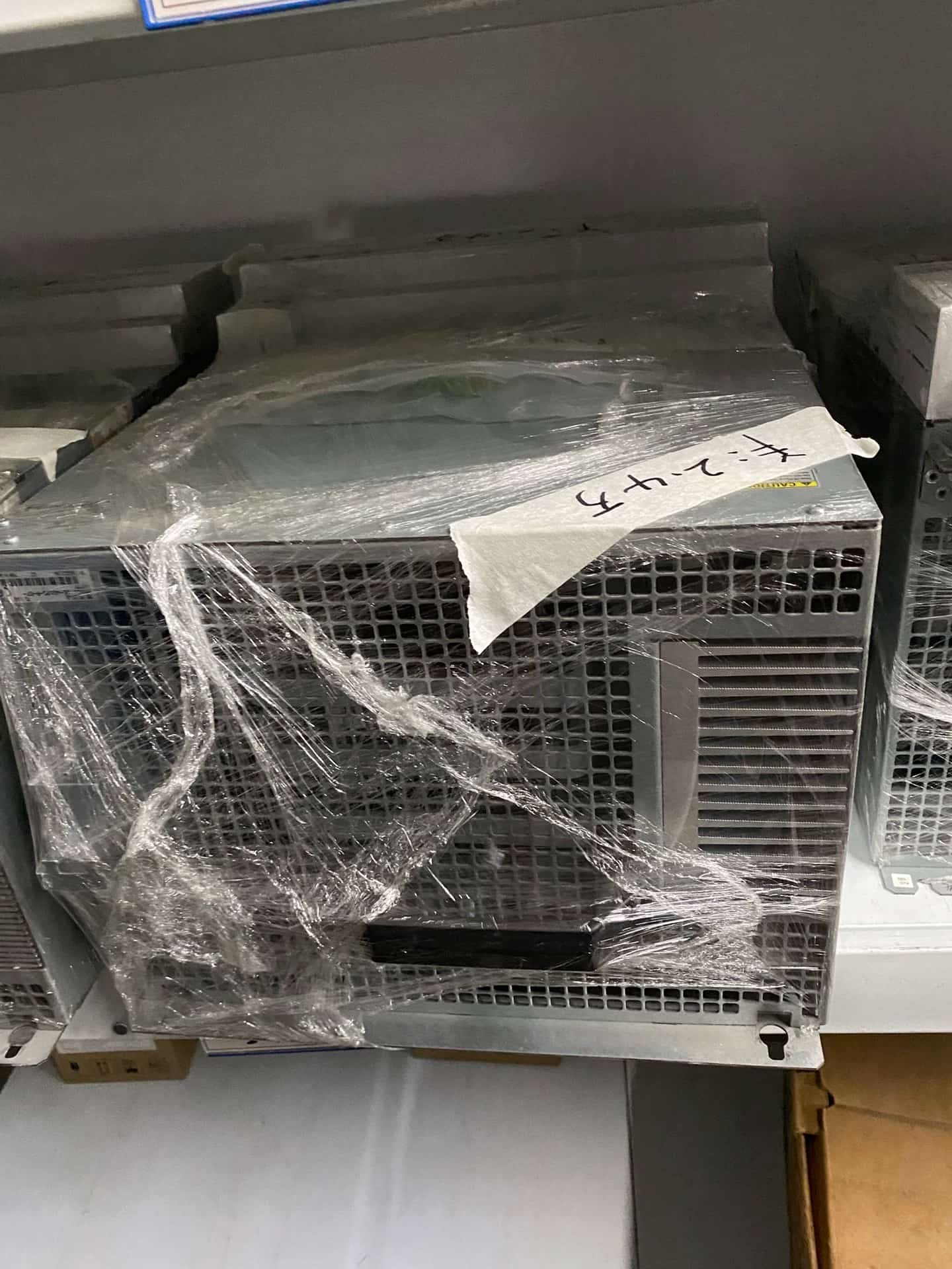 Vadonatúj eredeti Bosch Rexroth szervomotor HMV01.1E-W0120-A-07-NNNN szervomotor gyors szállítás