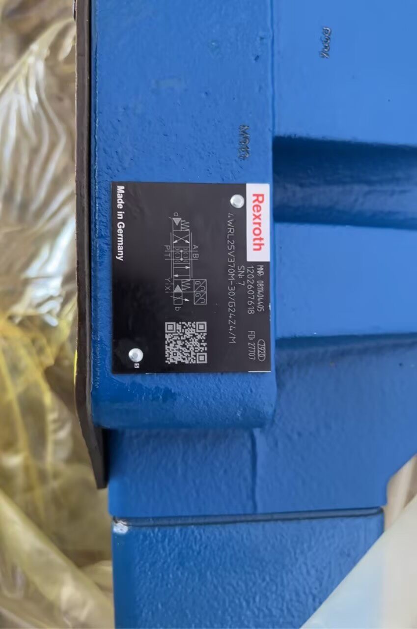 Vadonatúj eredeti Bosch Rexroth szervo hajtás Nyomáscsökkentő szelep 4WRAE10W1-30-2XG24K31F1VServo motor Gyors szállítás
