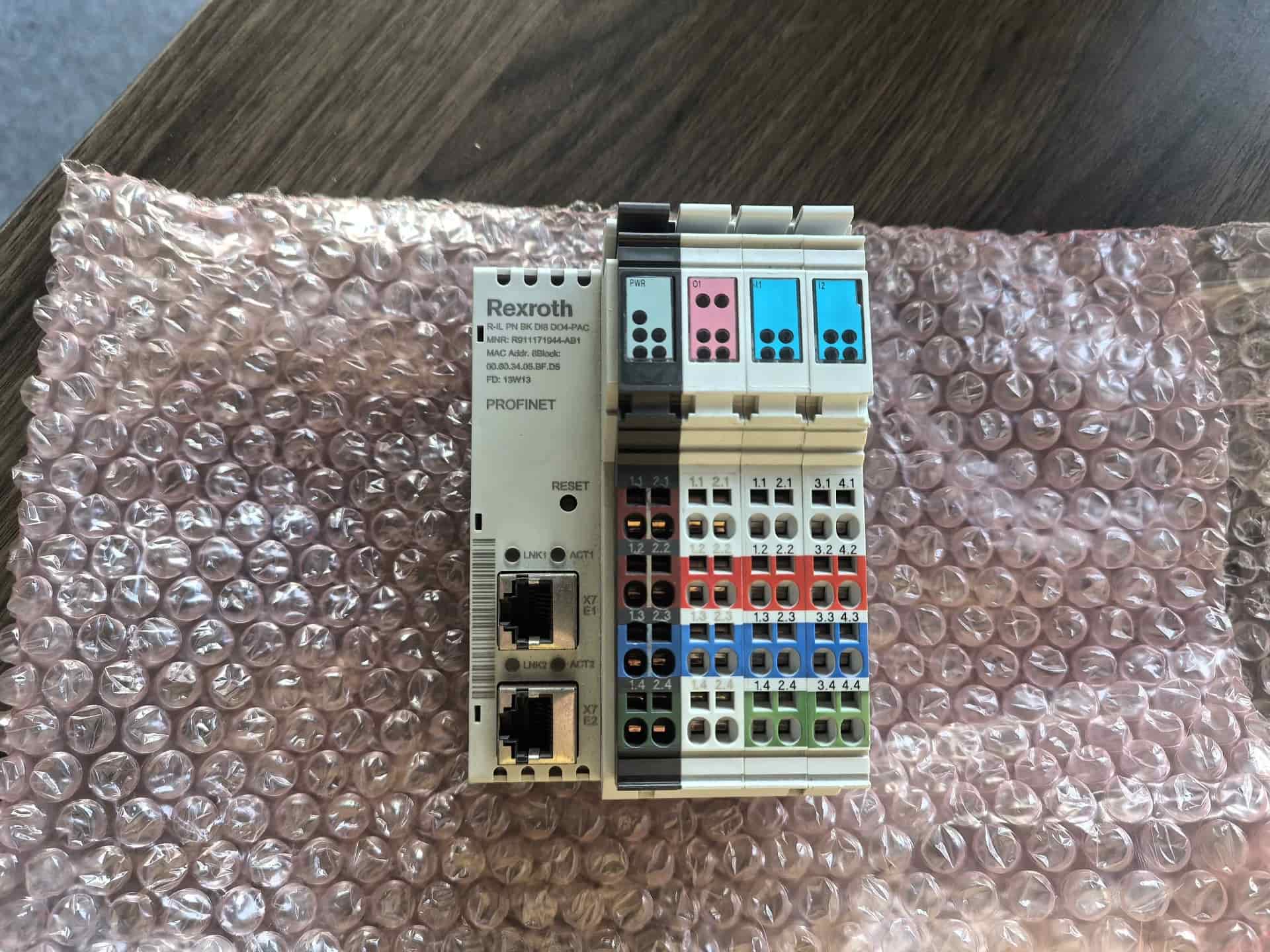 Vadonatúj eredeti Bosch Rexroth szervomotor R911171944-AB1R-IL PN BK DI8 DO4-PAC szervomotor gyors szállítás