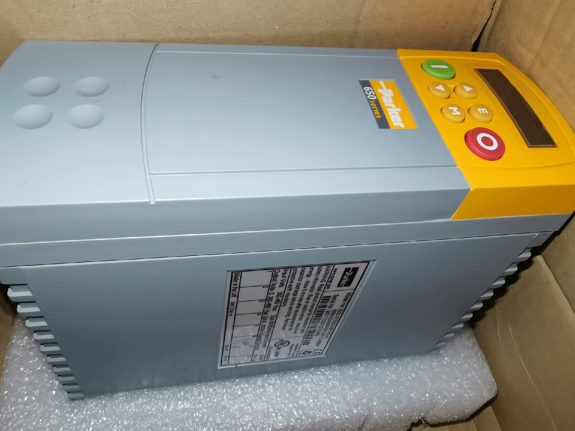 Vadonatúj eredeti Parker 650S/022/400/F/00/DISP/UK/RS0/0 Szervo hajtások frekvenciaváltók szervomotorok vezérlők Gyors szállítás