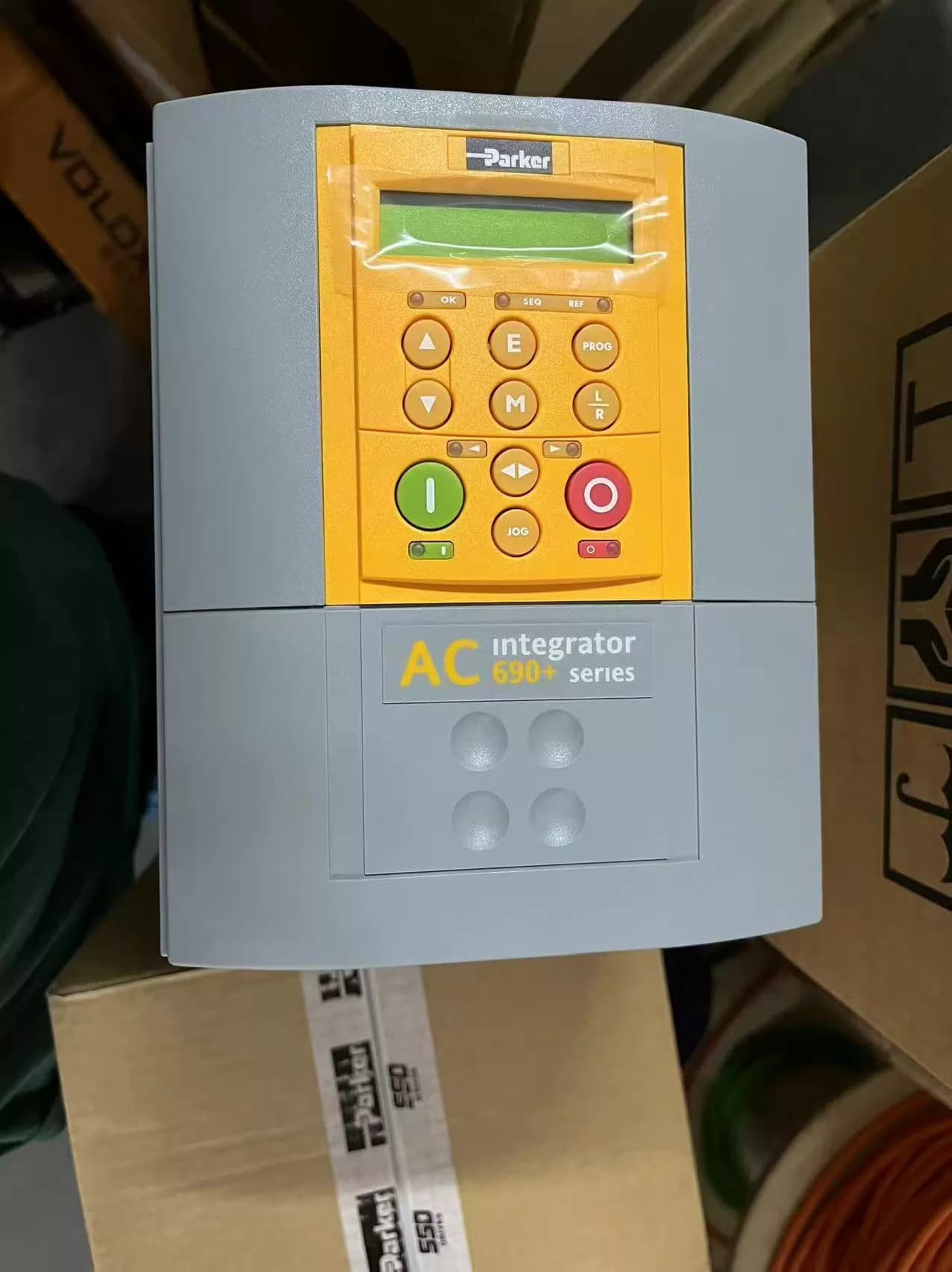 Vadonatúj eredeti Parker 690-431550B0-B00P00-A400 Szervo hajtások Változtatható frekvenciájú hajtások szervomotorok vezérlők Gyors szállítás