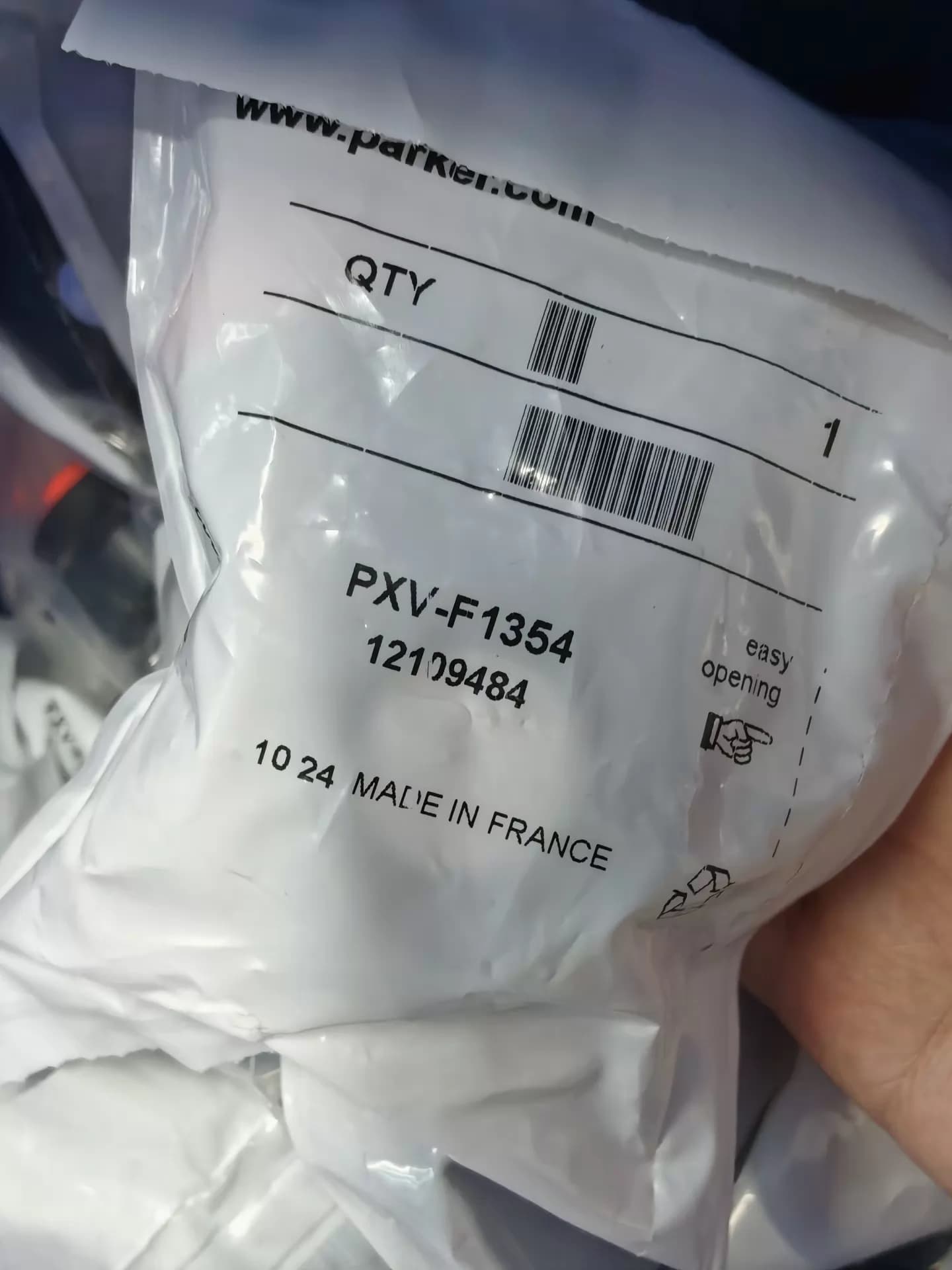 Vadonatúj Eredeti Parker 6PXV-F1354 Szervohajtások Változtatható frekvenciájú hajtások Szervomotorok vezérlők Gyors szállítás