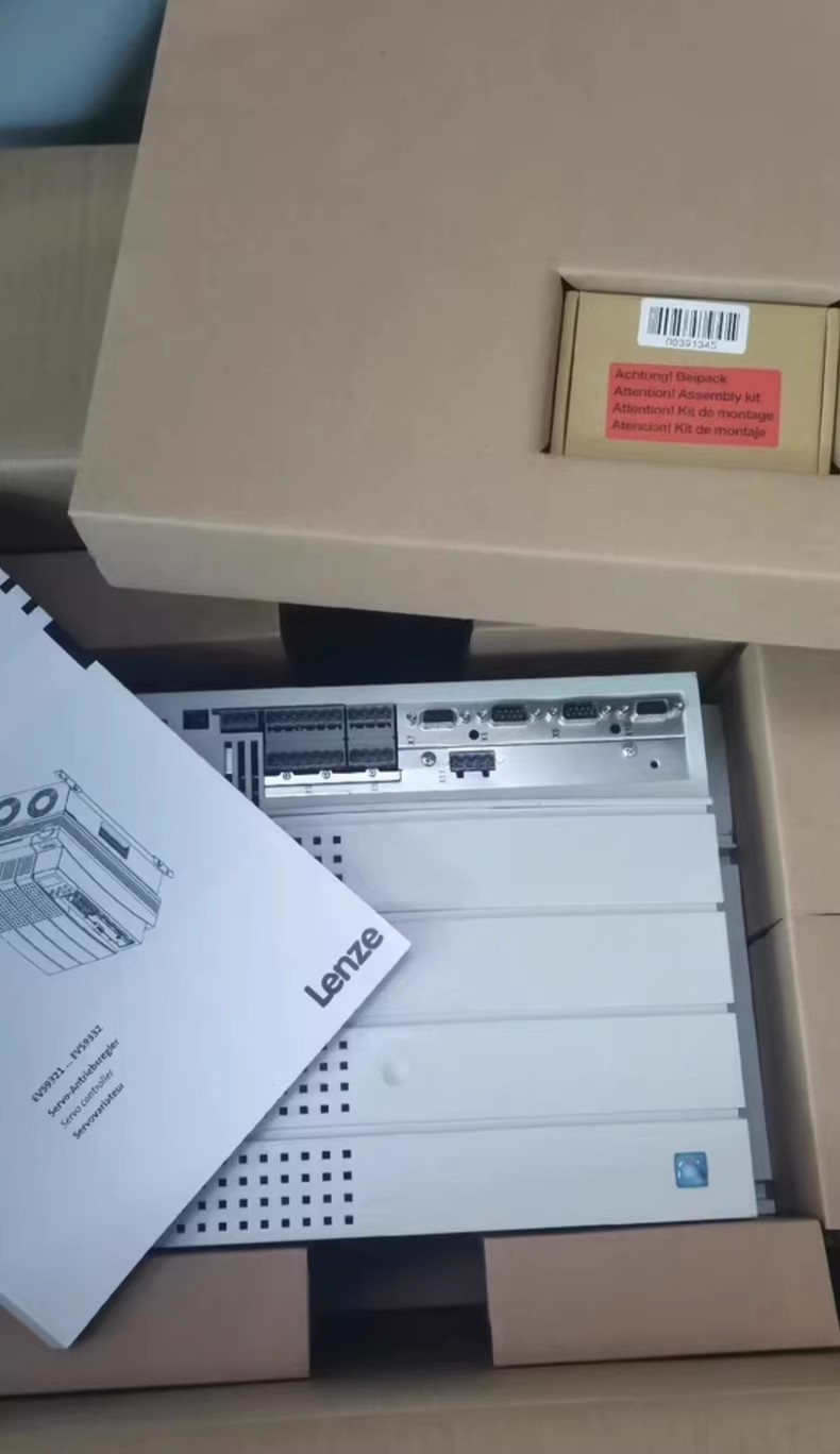 Eredeti új Lenze E82EV113-4C040 ipari I/O modul FedEx DHL gyors szállítás