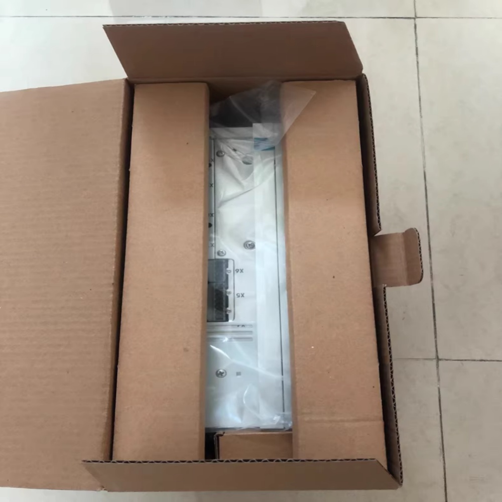 Eredeti új Lenze E82ZAFAC010 ipari I/O modul FedEx DHL gyors szállítás