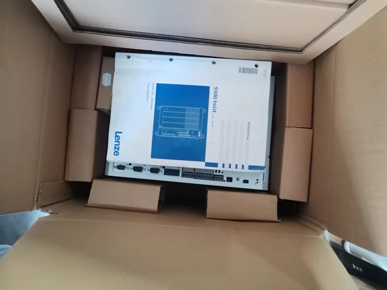 Eredeti új Lenze E94AMSE0074 ipari I/O modul FedEx DHL gyors szállítás