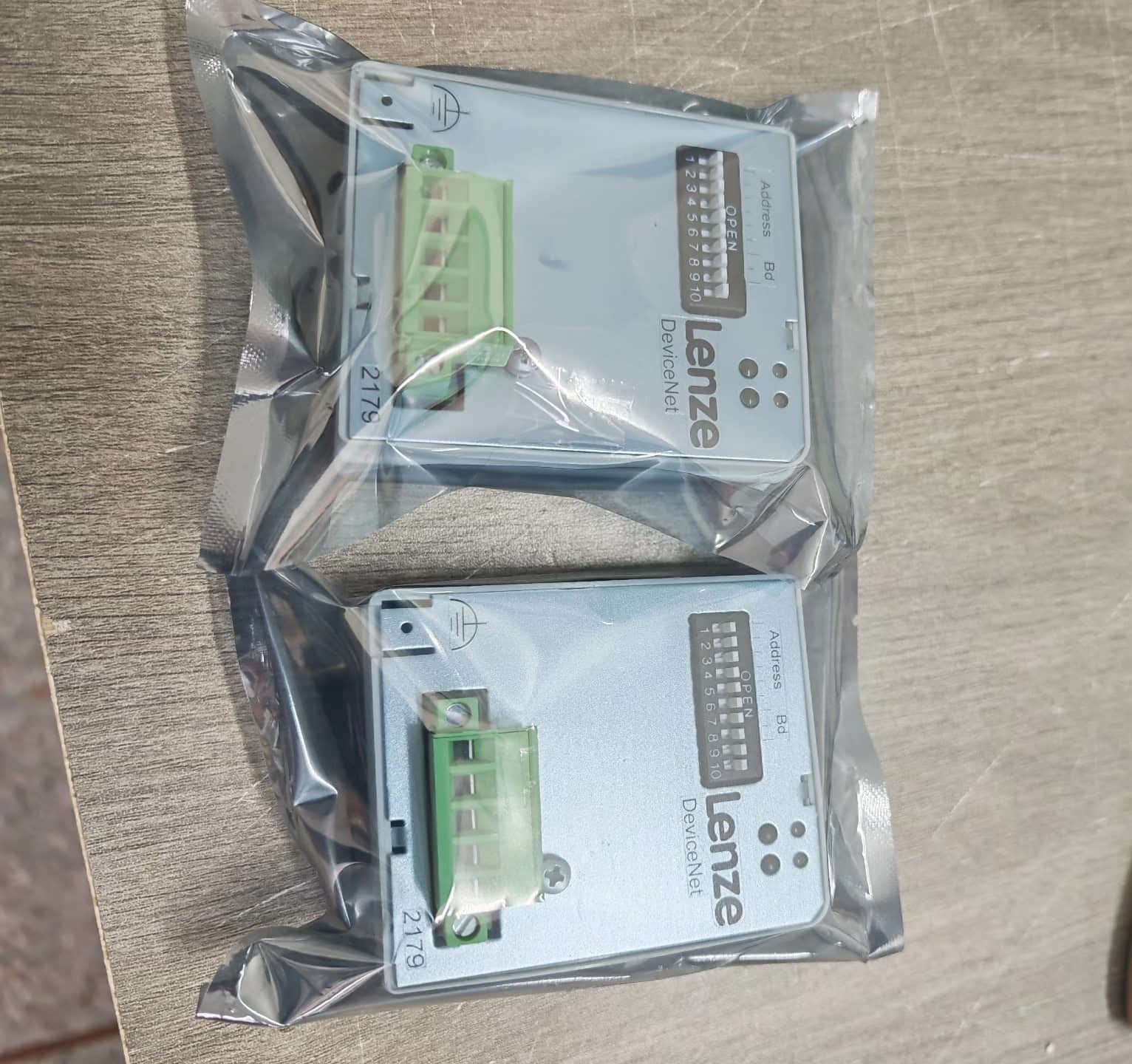 Eredeti új Lenze EMZ9374IB ipari I/O modul FedEx DHL gyors szállítás