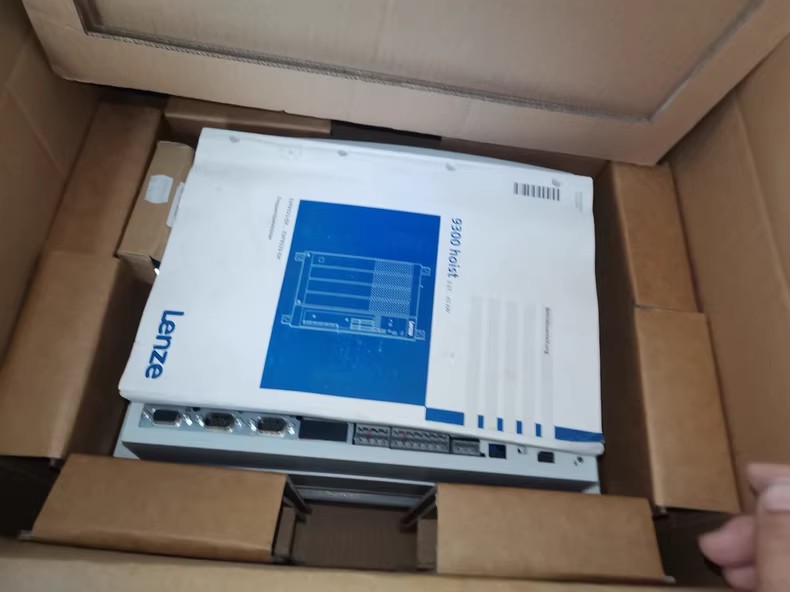 Eredeti új Lenze EVS9326-EV ipari I/O modul FedEx DHL gyors szállítás