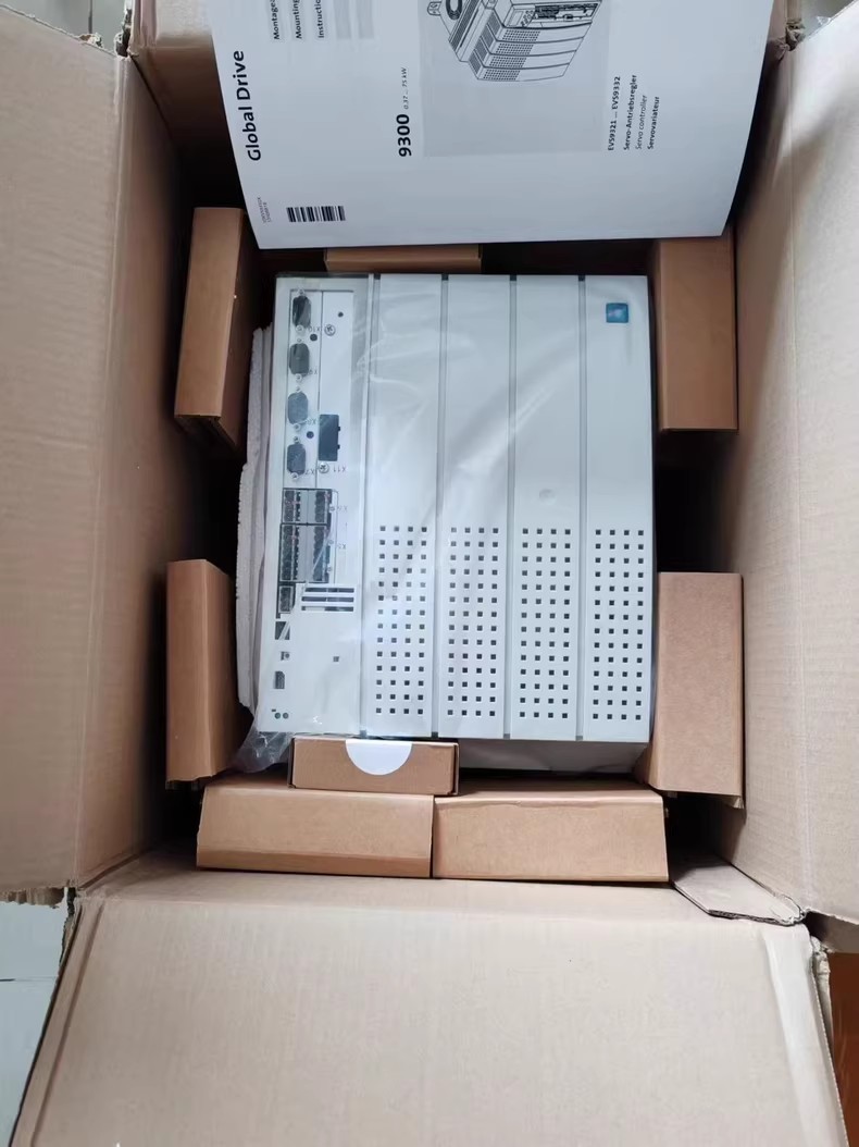 Eredeti új Lenze EVS9330-EKK100 ipari I/O modul FedEx DHL gyors szállítás