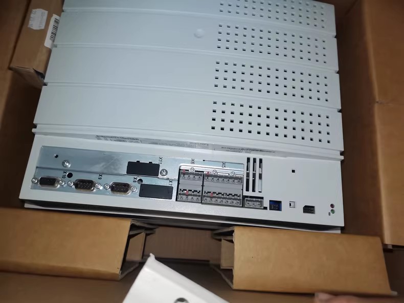 Eredeti új Lenze I5DBE240F10V10000S ipari I/O modul FedEx DHL gyors szállítás
