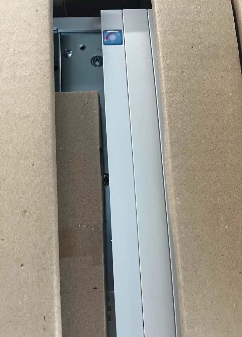 Eredeti új Lenze IE82EV223-4B201 ipari I/O modul FedEx DHL gyors szállítás