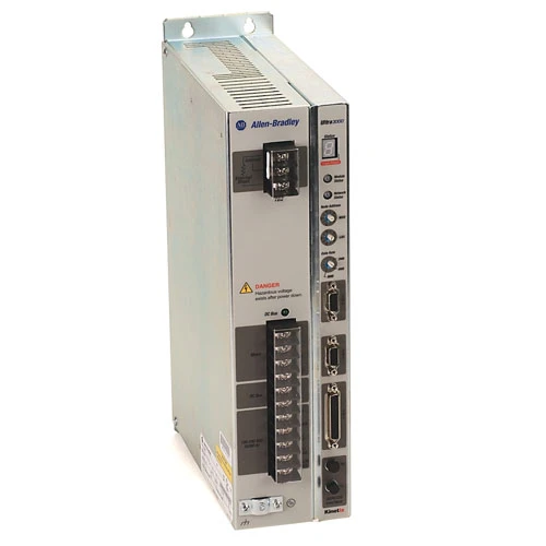 Új eredeti Allen-Bradley 2098-DSD-030 Ultra 3000 sorozatú digitális szervo meghajtó, gyors szállítás